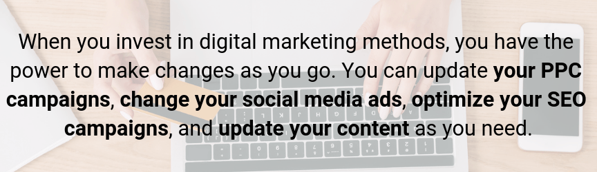 使用笔记本电脑并持有信用卡的人