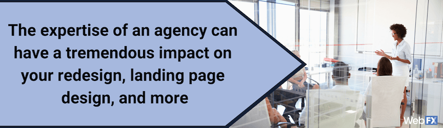 一位女士介绍了网页设计机构的积极影响